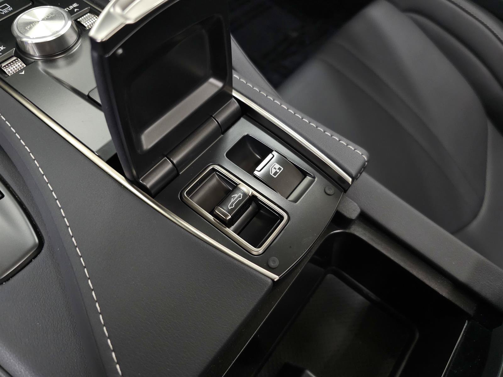 Used 2025 Lexus LC 500 Convertible w/ Bespoke Build Package RWD image 30