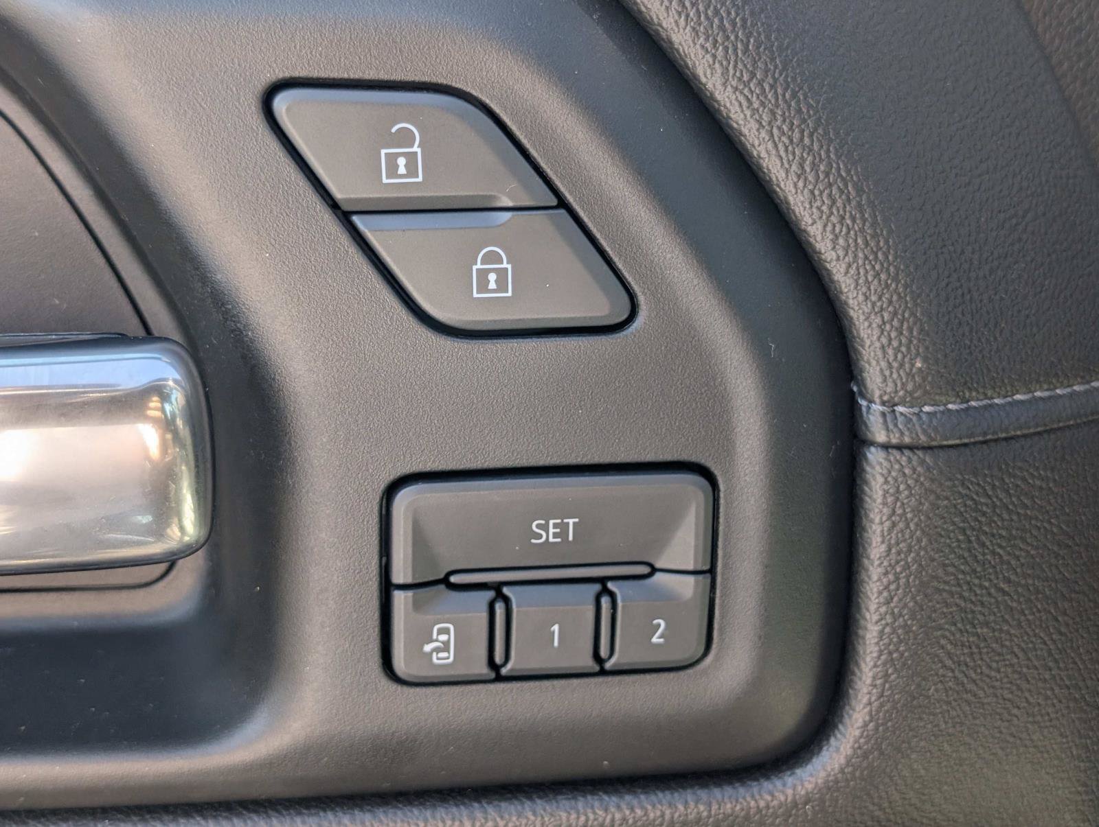 Used 2019 Chevrolet Silverado 1500 LTZ AWD/4WD image 13