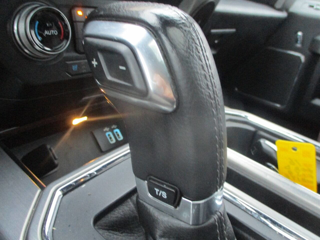 Used 2016 Ford F150 Platinum w/ Equipment Group 701A Luxury image 14