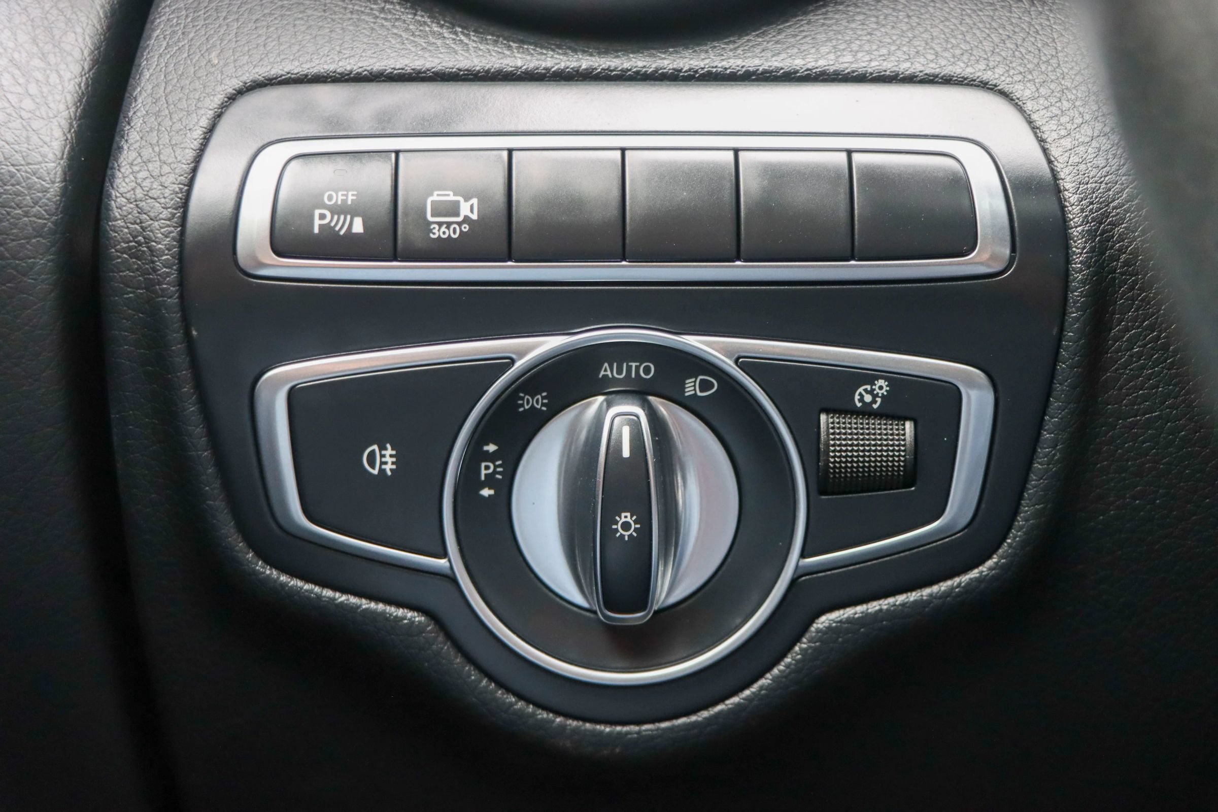 Used 2018 Mercedes-Benz GLC 300 w/ Multimedia Package image 31