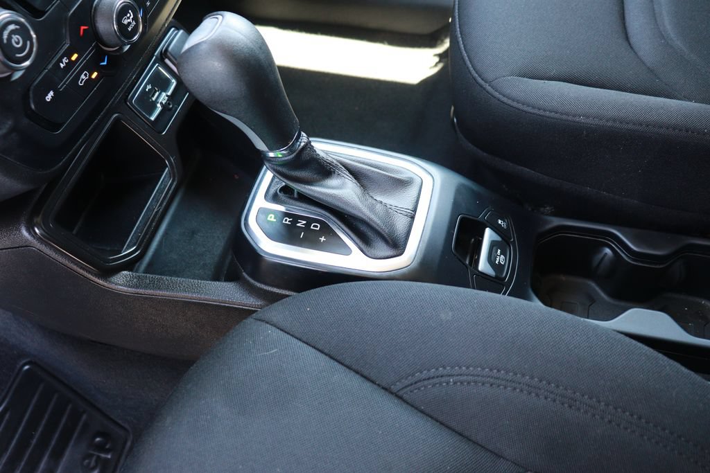 Used 2021 Jeep Renegade Latitude FWD image 16