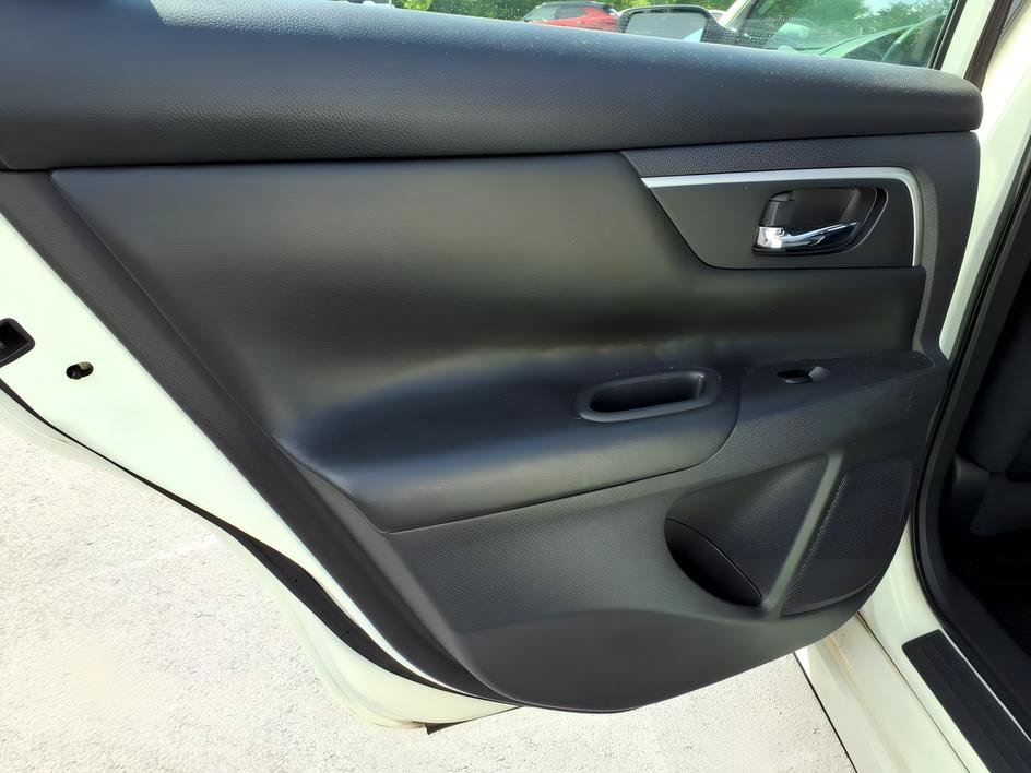 Used 2017 Nissan Altima 2.5 SR w/ Midnight Edition Package FWD image 12