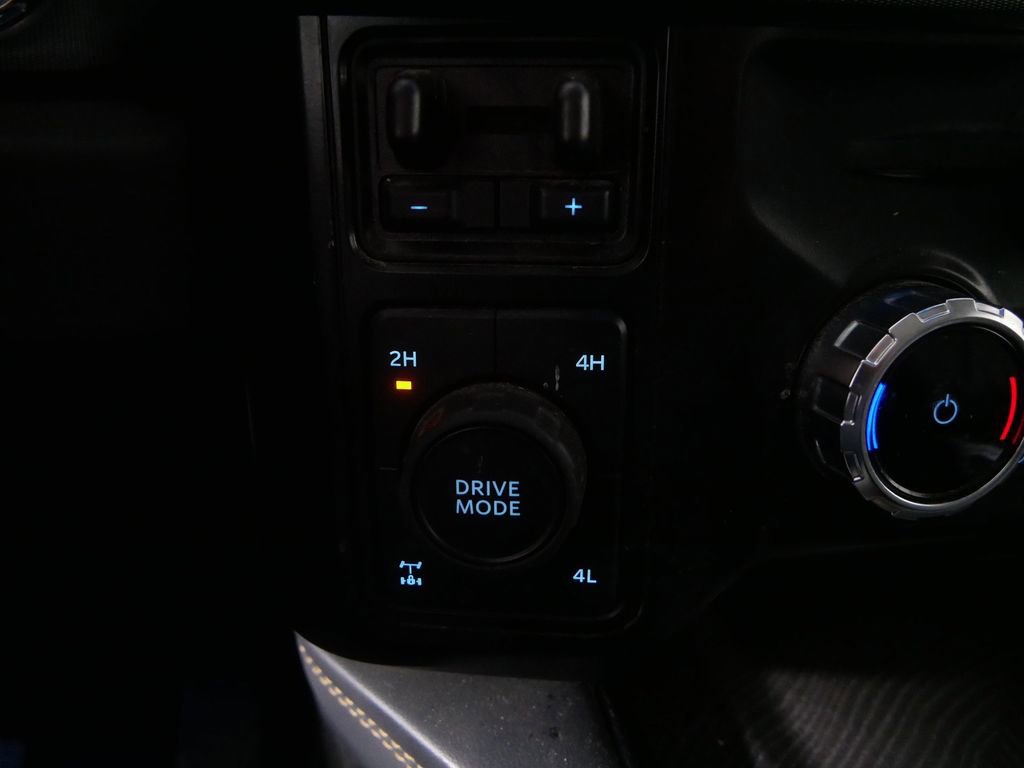 Used 2024 Ford F350 Platinum w/ FX4 Off-Road Package image 29