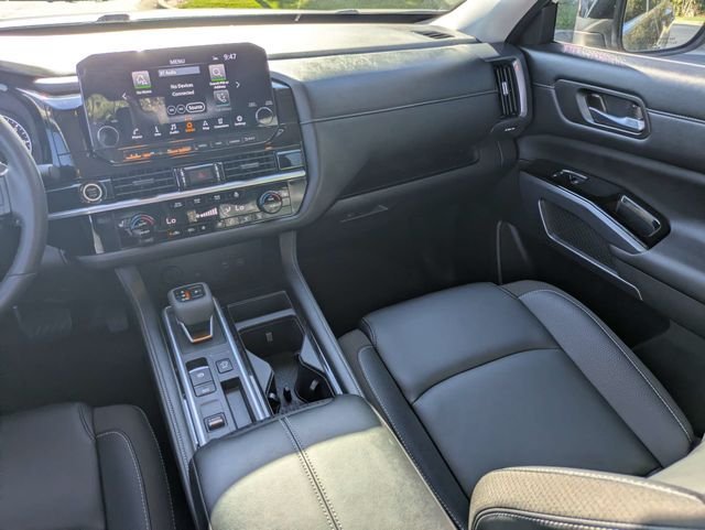 Used 2024 Nissan Pathfinder SL FWD image 19