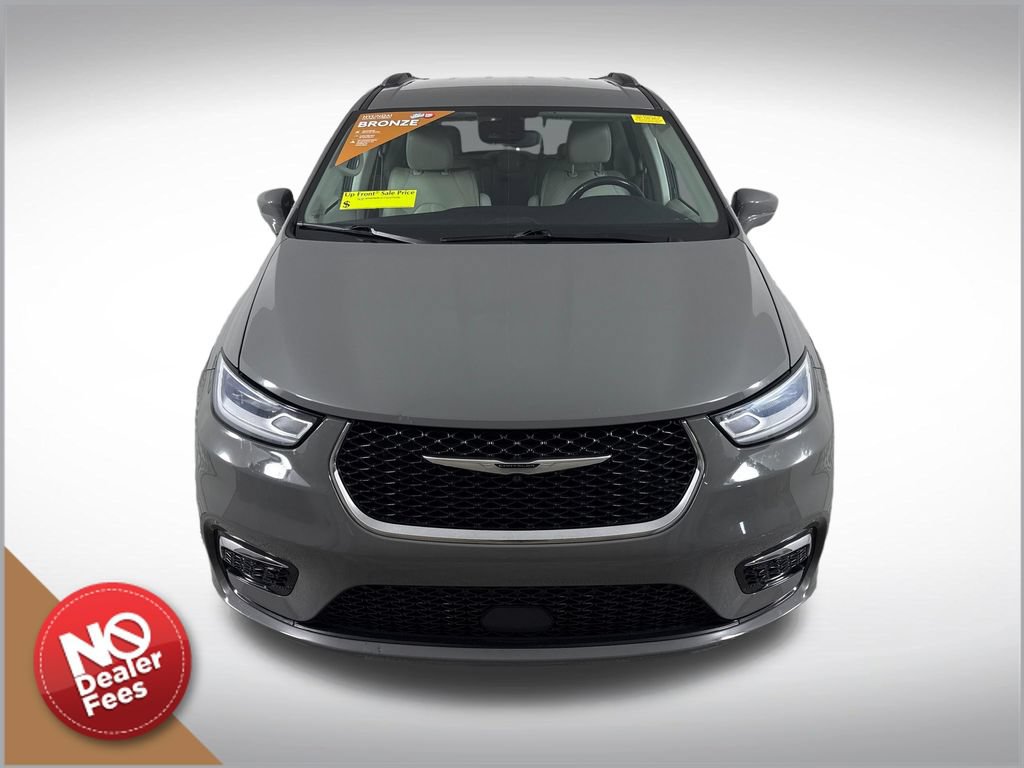 Used 2021 Chrysler Pacifica Touring-L FWD image 9
