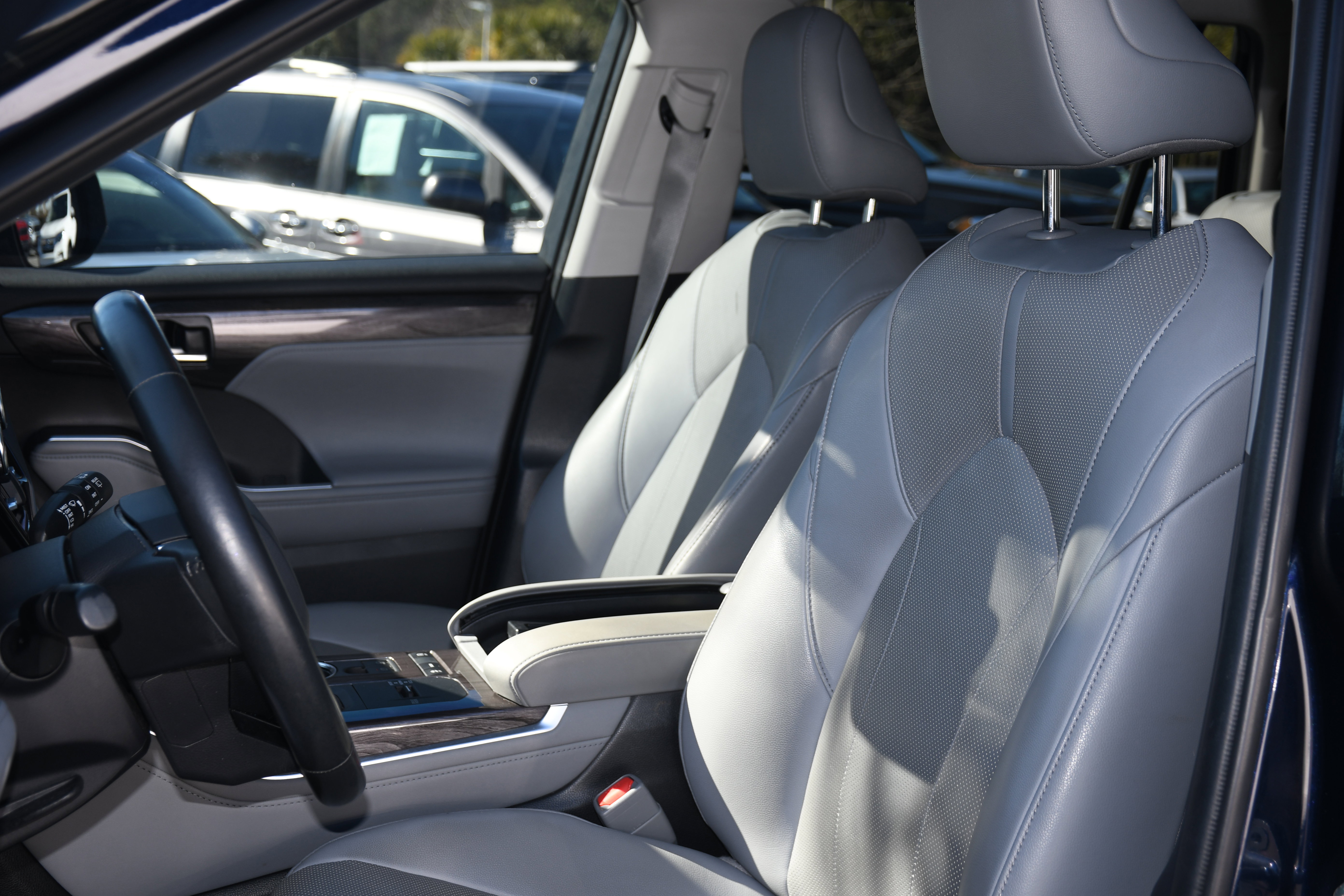 Used 2020 Toyota Highlander Limited image 13