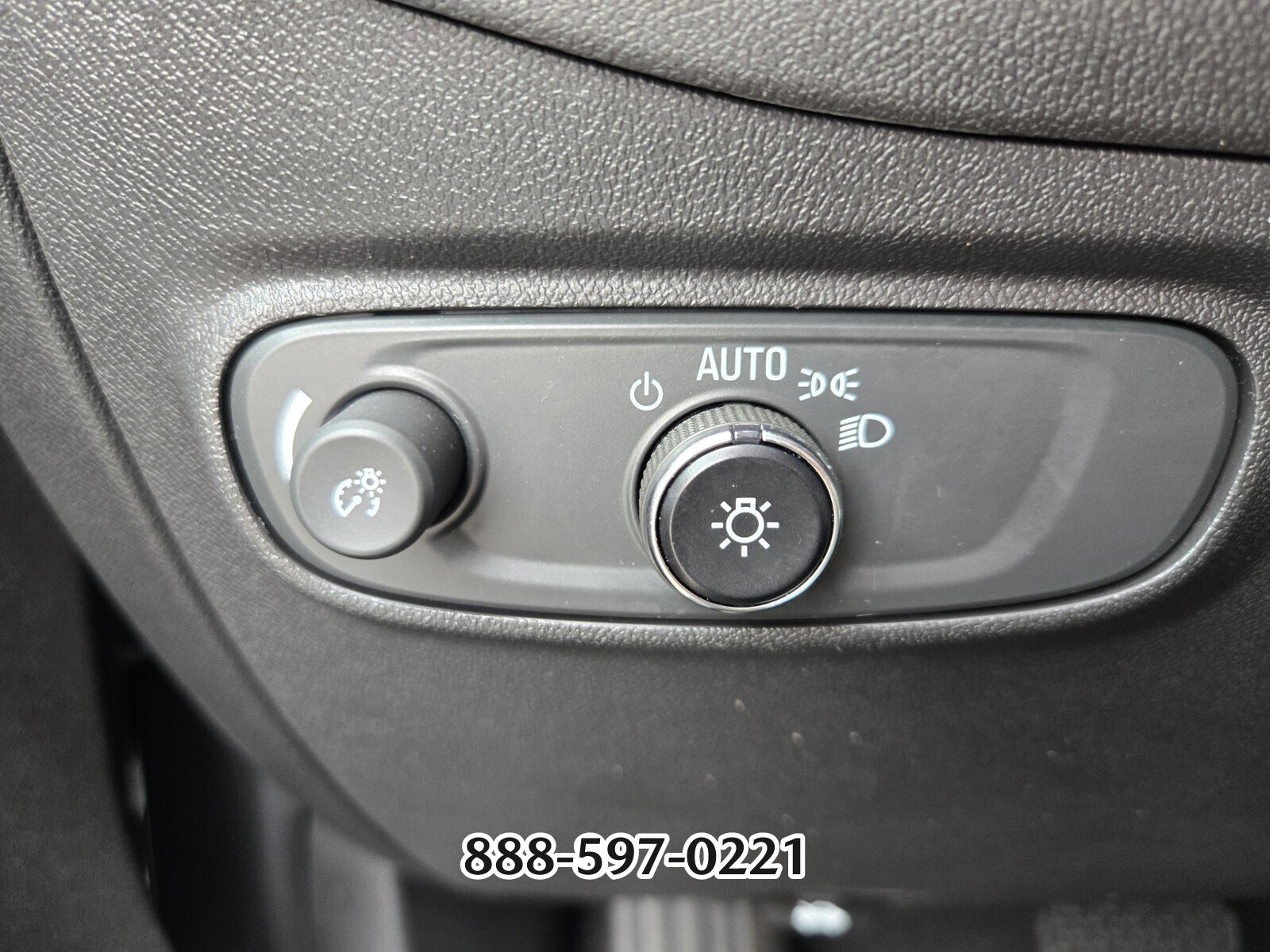 Used 2023 Chevrolet Equinox LT image 31