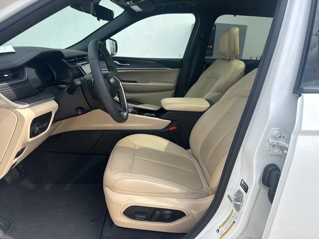 Used 2023 Jeep Grand Cherokee Limited w/ Luxury Tech Group II AWD/4WD image 8
