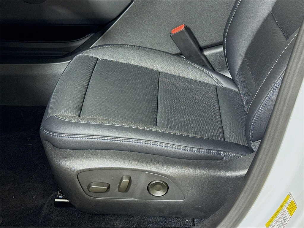 New 2025 Chevrolet Equinox EV LT w/ Convenience Package II image 17