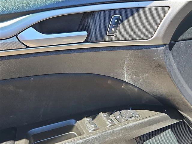 Used 2020 Ford Fusion SE FWD image 12