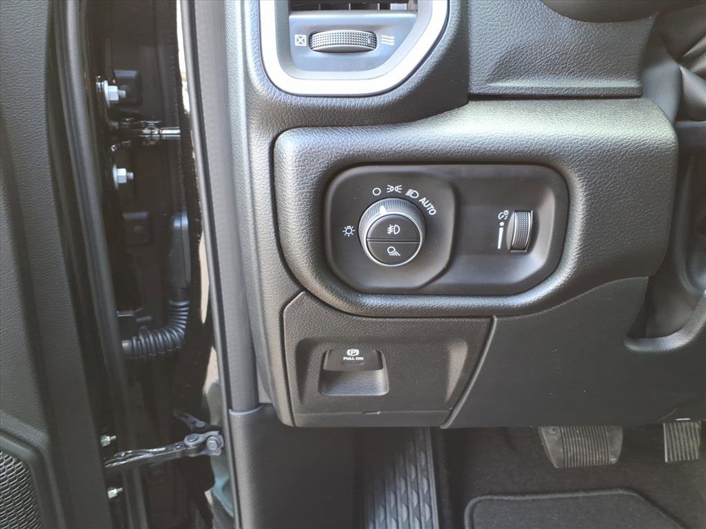 New 2026 RAM 1500 Express AWD/4WD image 16