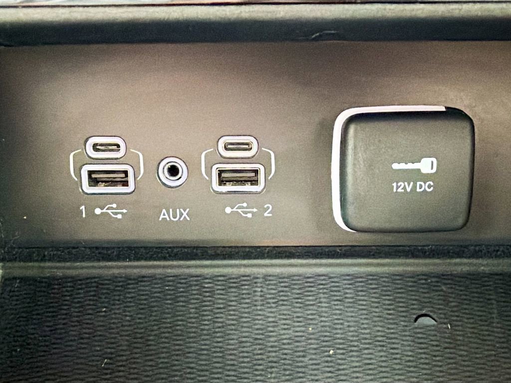 Used 2023 Jeep Grand Cherokee Limited w/ Luxury Tech Group II RWD image 30