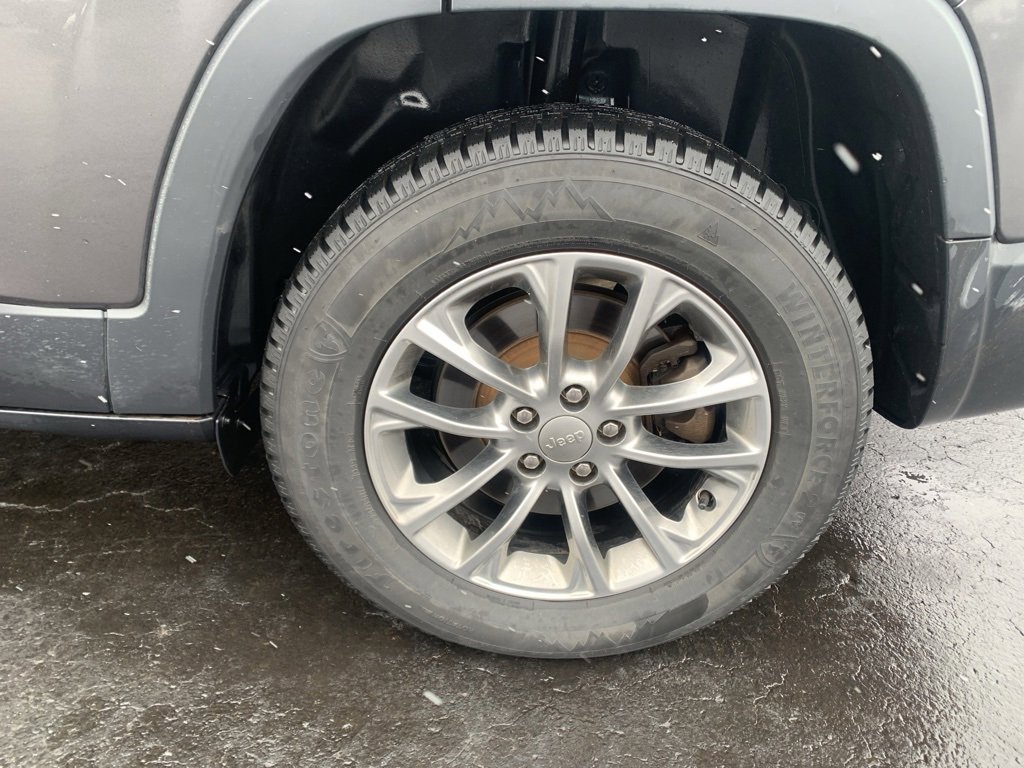 Used 2019 Jeep Cherokee Latitude Plus w/ Comfort/Convenience Group image 10