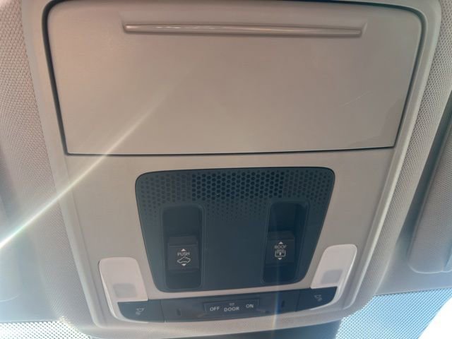 Used 2024 Honda Pilot Touring image 16