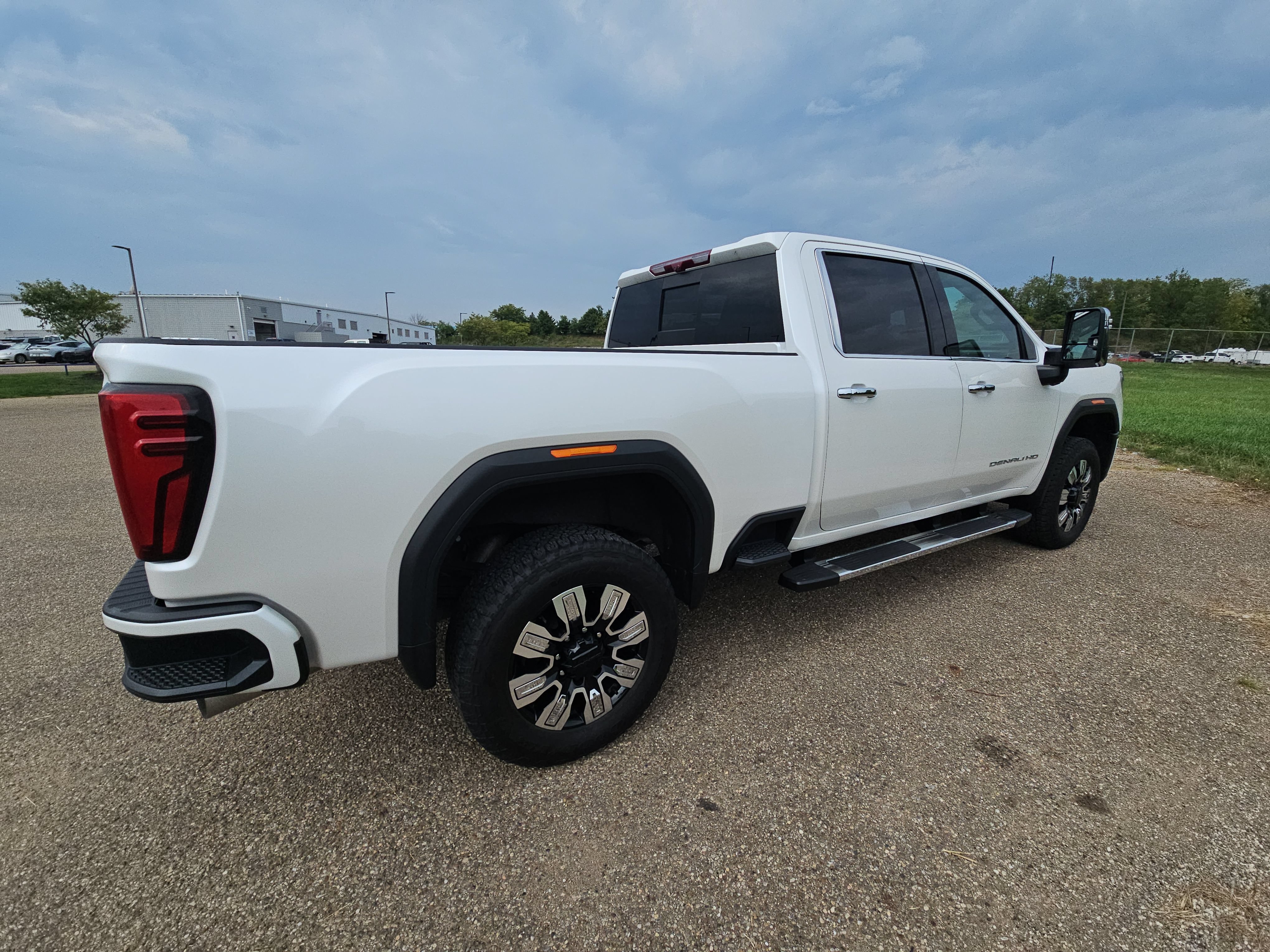 Used 2024 GMC Sierra 2500 Denali w/ Denali Reserve Package AWD/4WD image 4