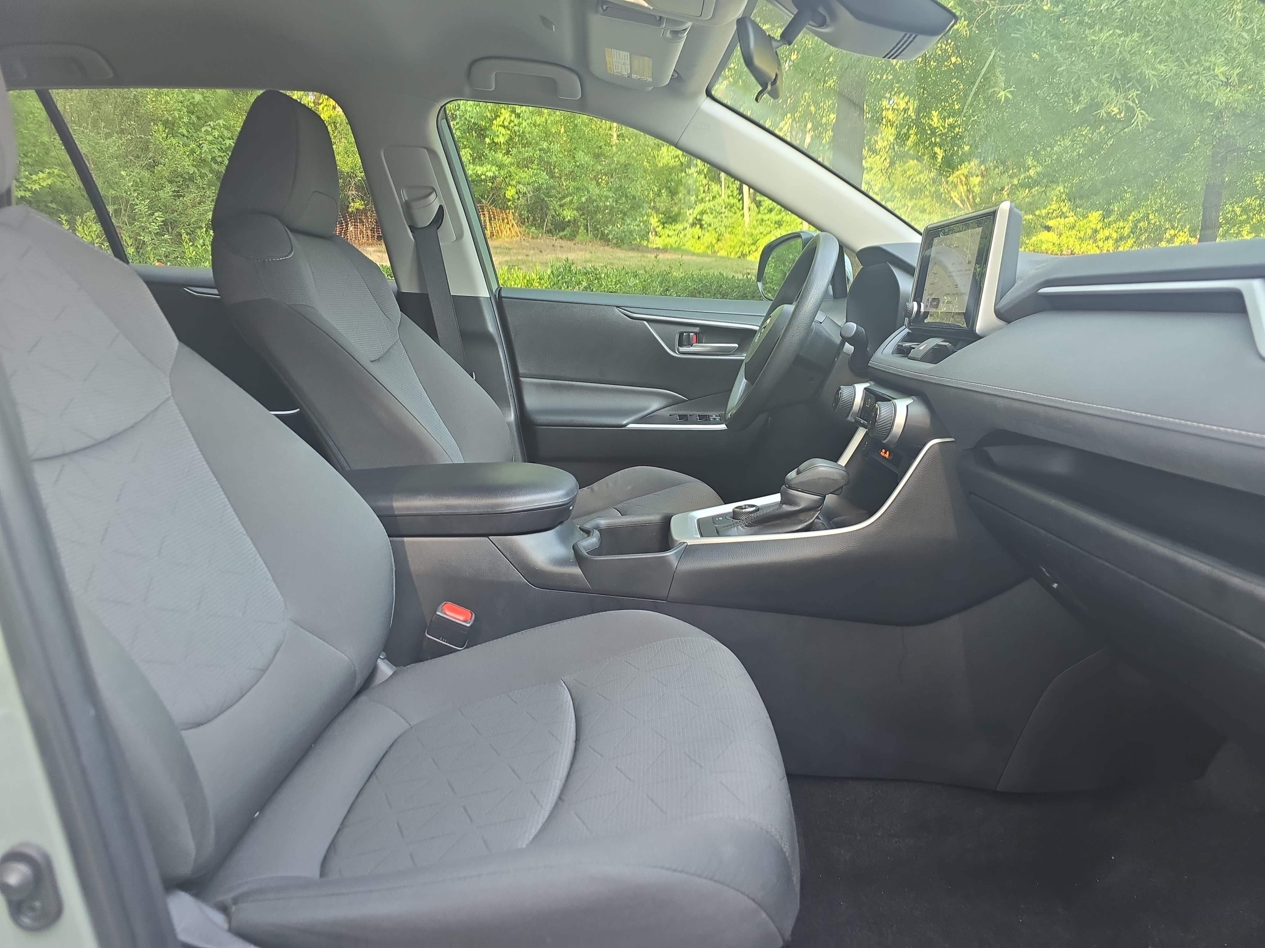 Used 2023 Toyota RAV4 XLE AWD/4WD image 10