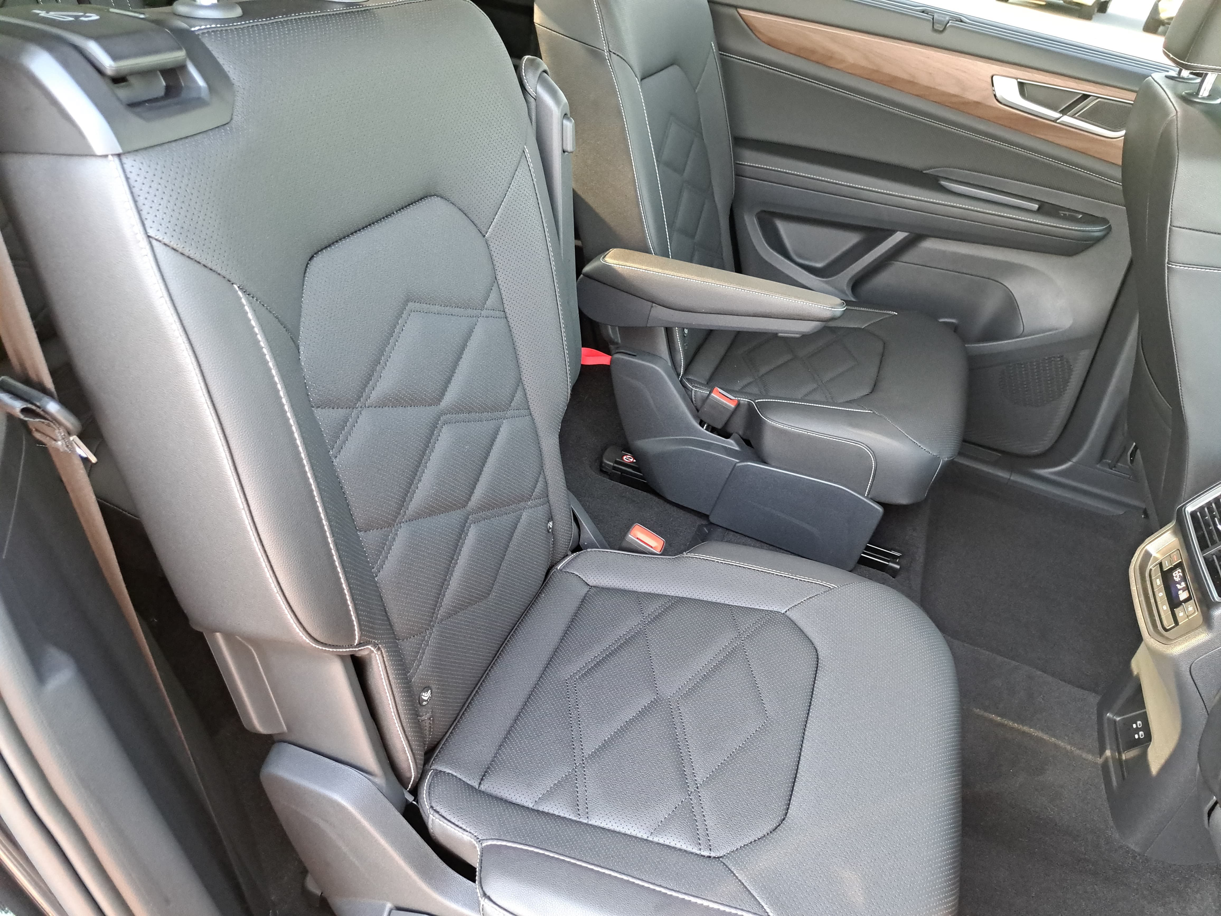 Certified 2026 Volkswagen Atlas SE w/ Panoramic Sunroof Package FWD image 12
