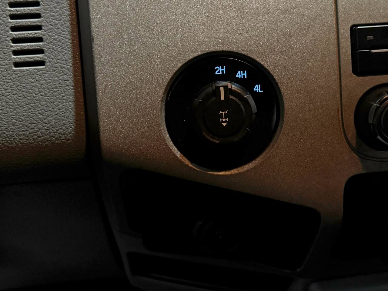 Used 2016 Ford F250 XLT w/ FX4 Off-Road Package image 24