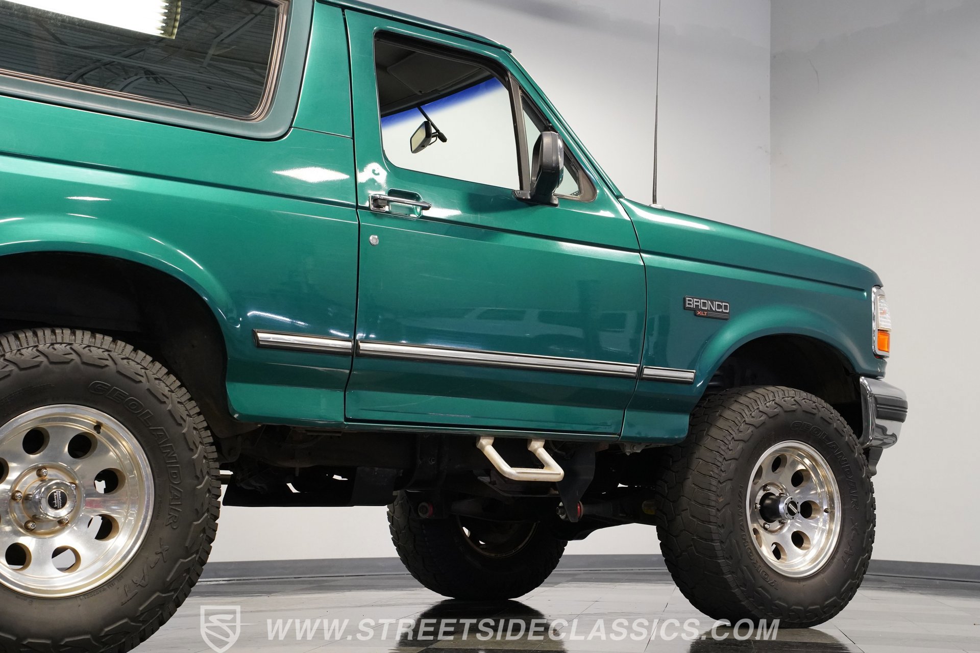 Used 1996 Ford Bronco XLT image 28