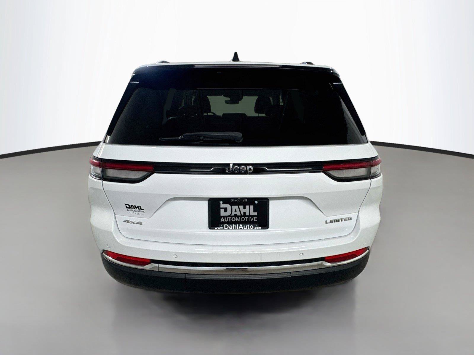 Used 2022 Jeep Grand Cherokee Limited AWD/4WD image 11