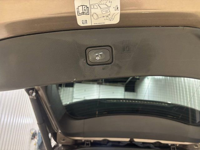 Used 2019 Ford Edge Titanium w/ Cold Weather Package image 6