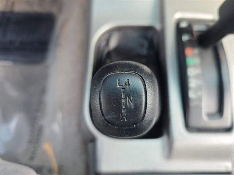 Used 2002 Toyota 4Runner SR5 AWD/4WD image 40