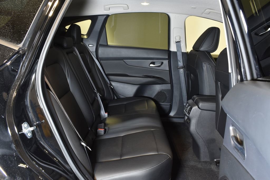 Used 2025 Nissan Murano SV image 29