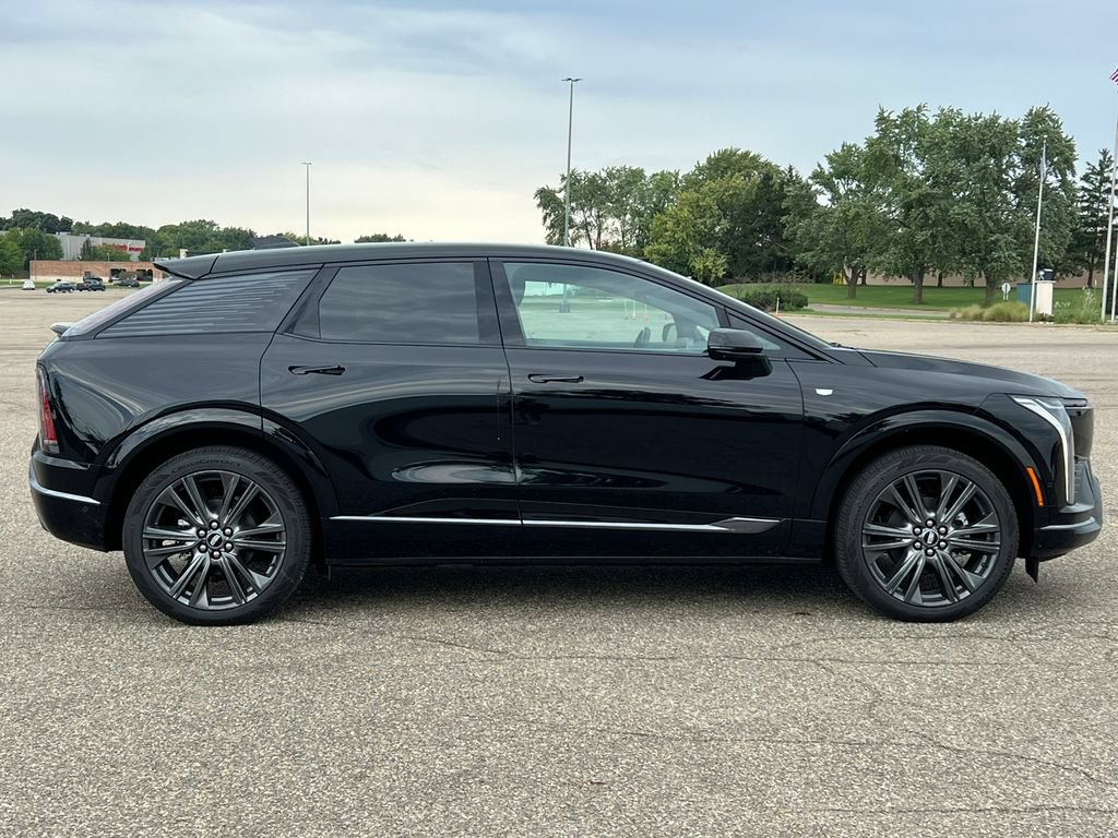 New 2027 Cadillac Optiq Premium Sport w/ LPO, Floor Liner Package AWD/4WD image 36