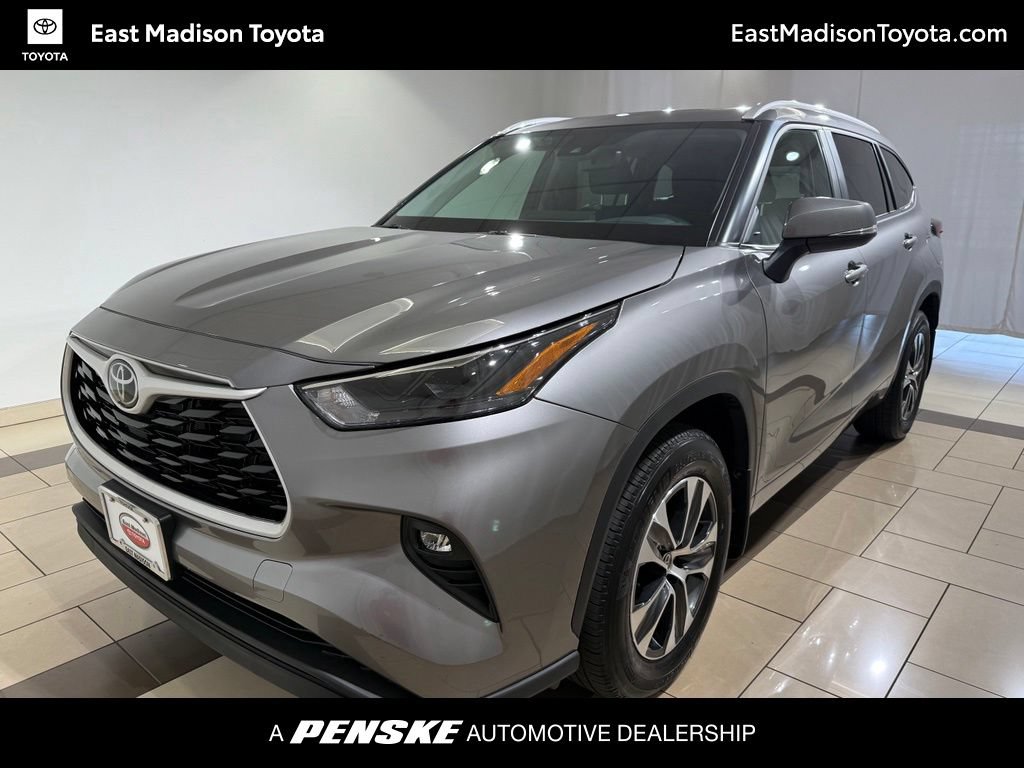 Certified 2025 Toyota Highlander XLE AWD/4WD image 1