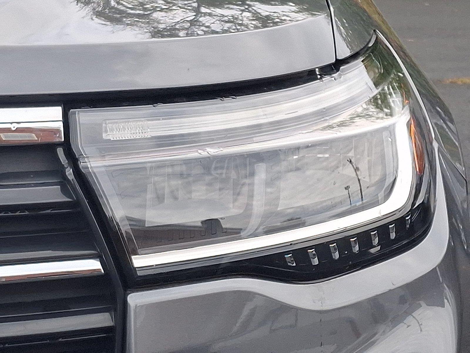 Used 2025 Ford Explorer Active AWD/4WD image 9