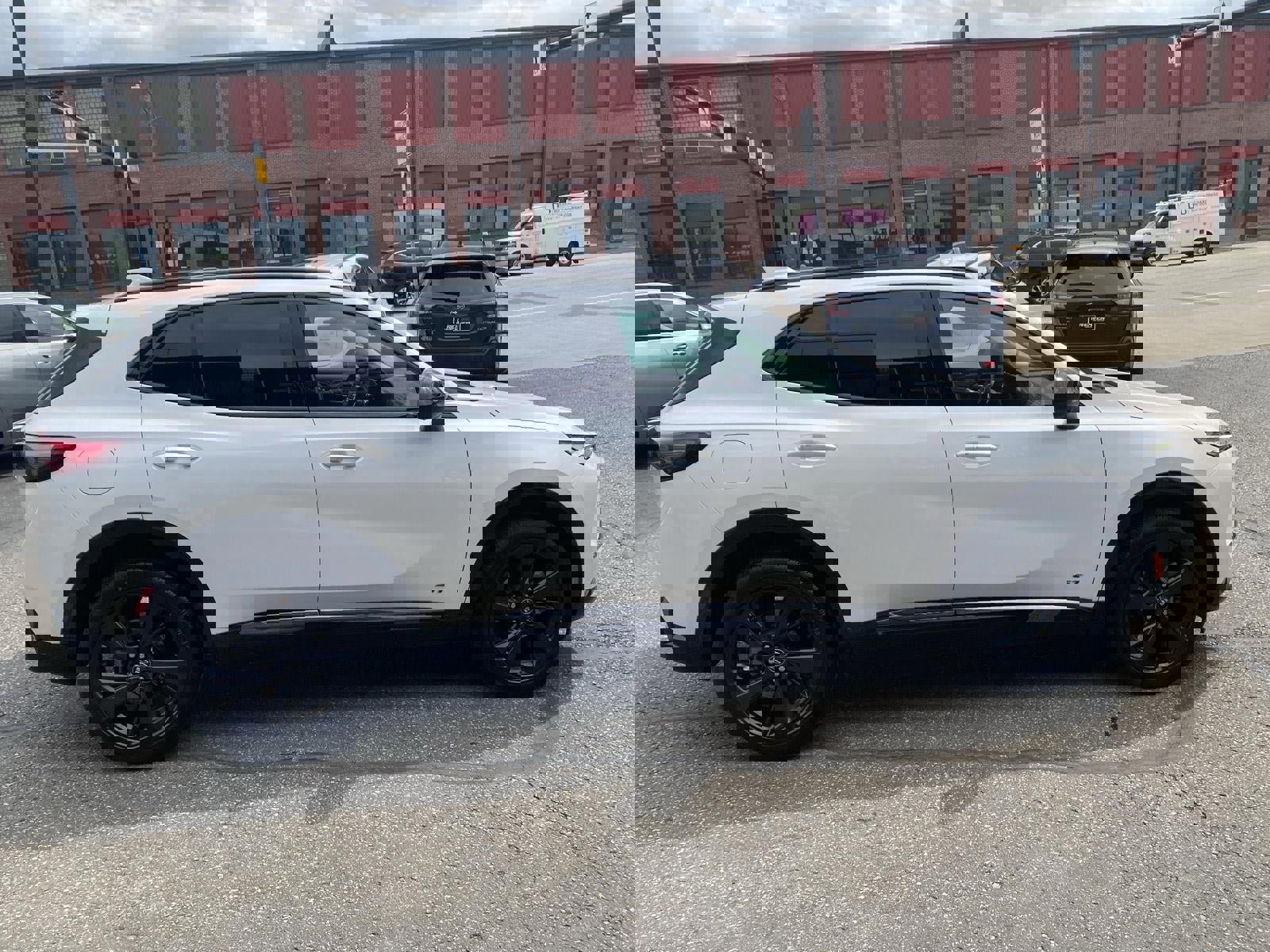 Certified 2025 Buick Envision Sport Touring image 9