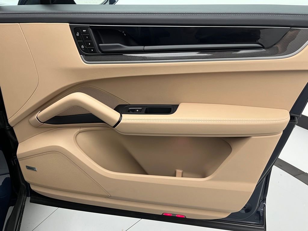 Used 2024 Porsche Cayenne Turbo image 40