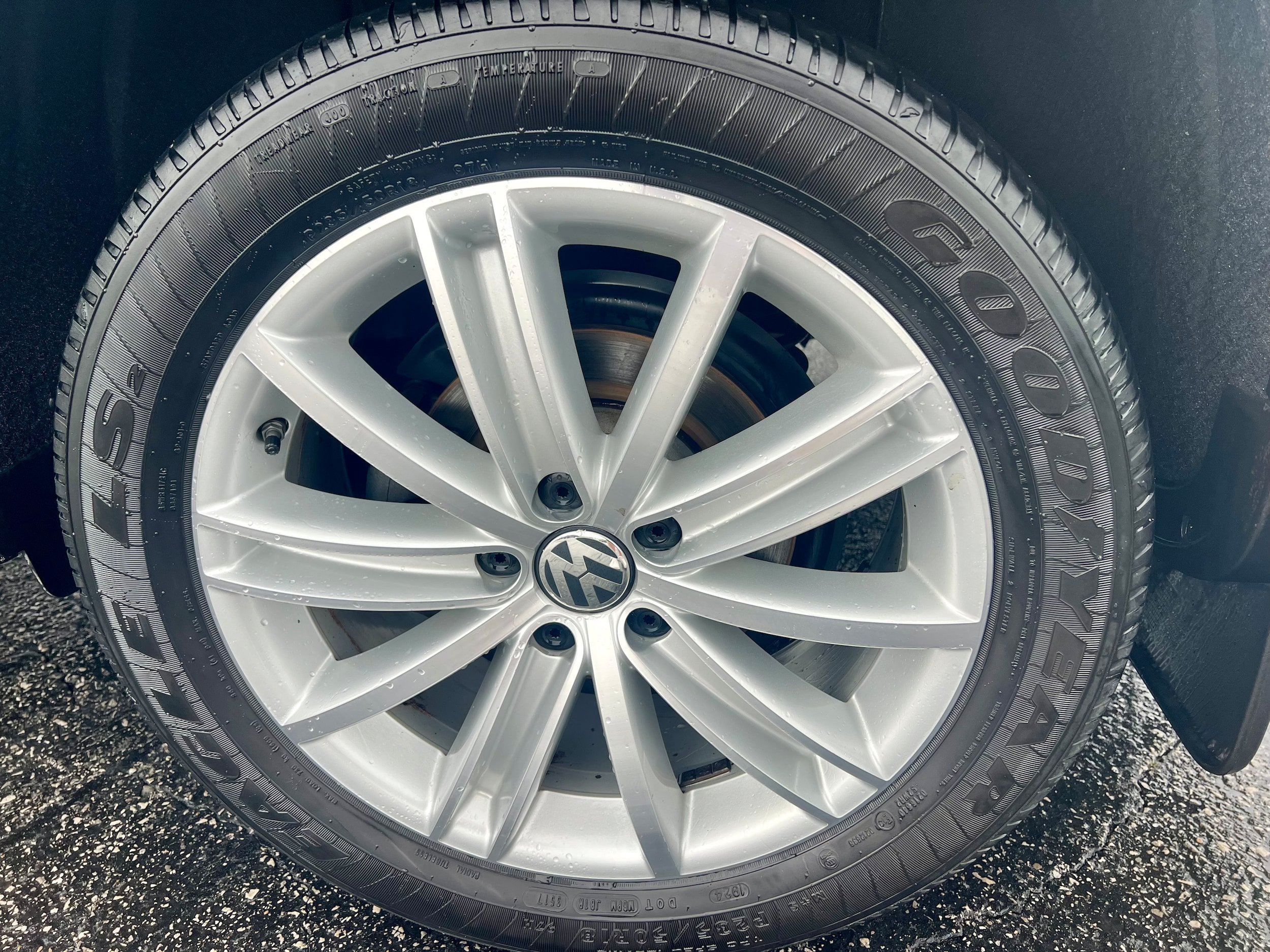 Used 2010 Volkswagen Tiguan S FWD image 9