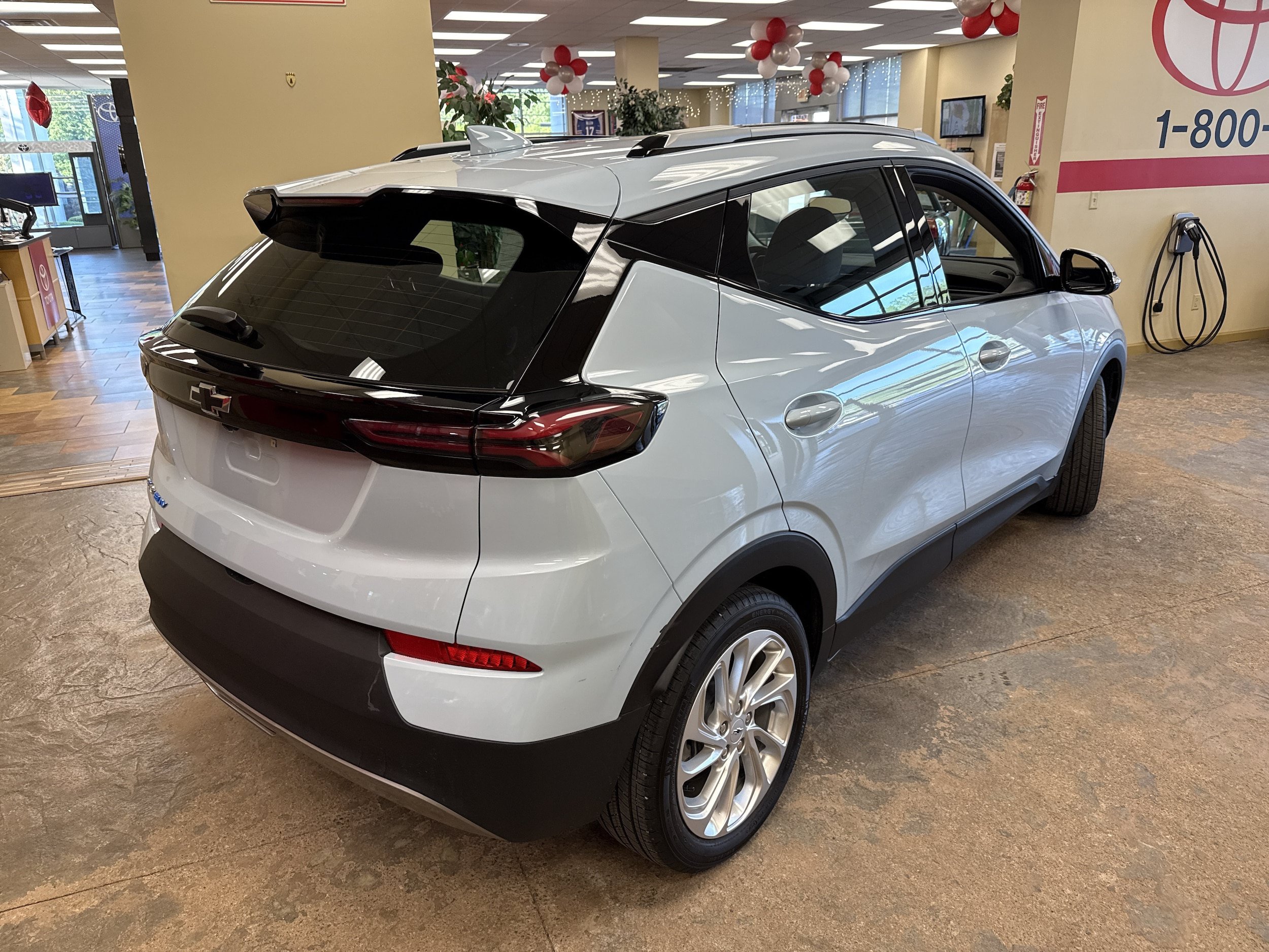 Used 2023 Chevrolet Bolt EUV LT FWD image 11