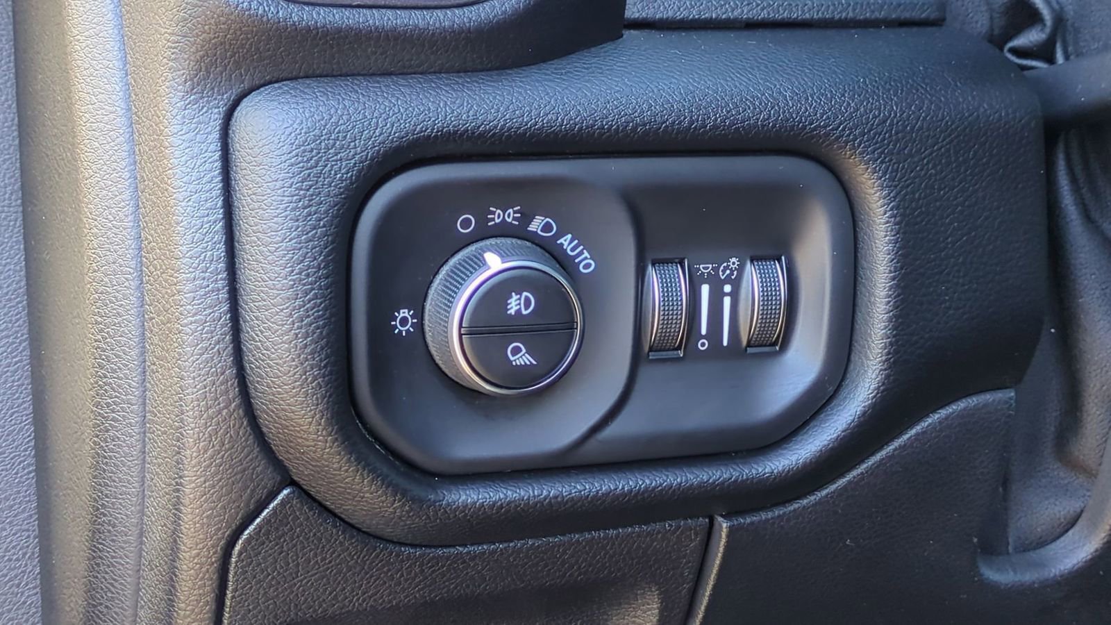 Used 2020 RAM 1500 Laramie w/ Sport Appearance Package image 19