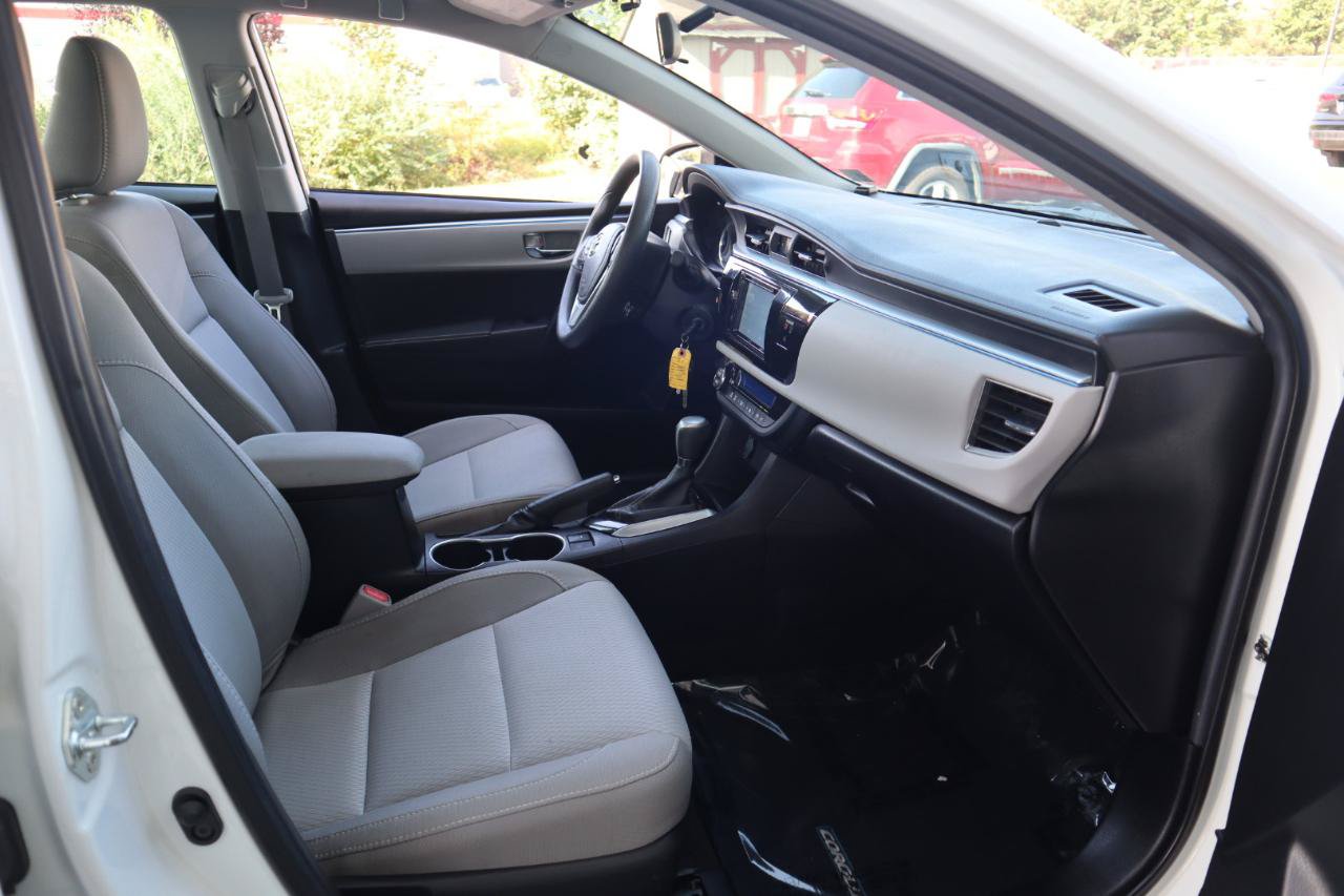 Used 2015 Toyota Corolla LE FWD image 31