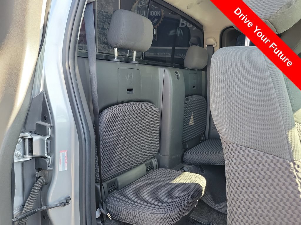 Used 2015 Nissan Frontier SV AWD/4WD image 13