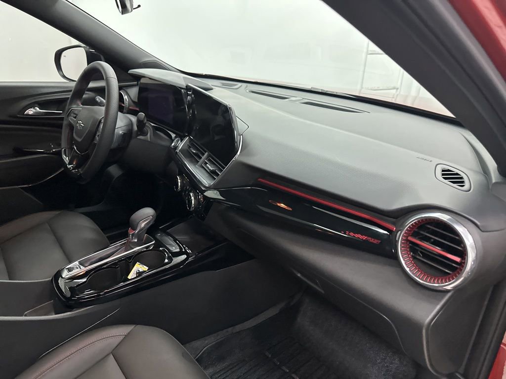 Used 2024 Chevrolet Trax RS w/ Sunroof Package image 27