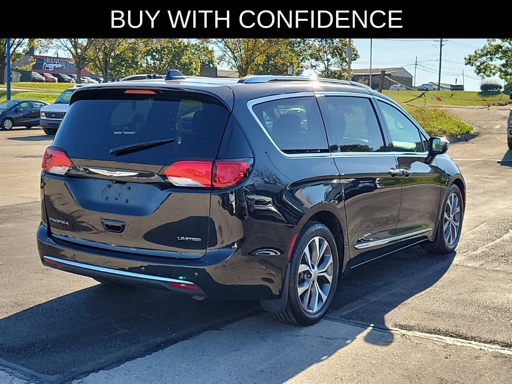Used 2017 Chrysler Pacifica Limited w/ UConnect Theater Package FWD image 4