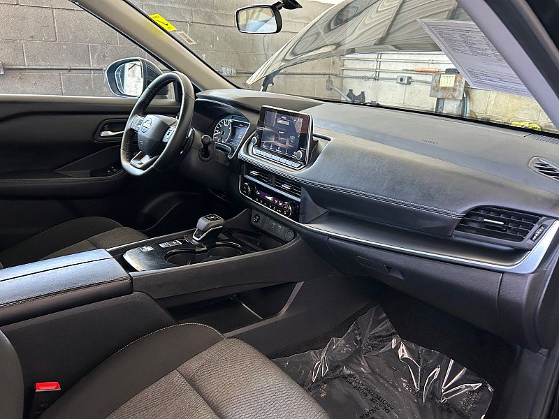 Used 2025 Nissan Rogue SV FWD image 30