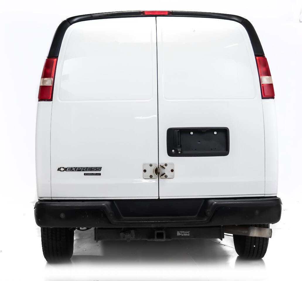 Used 2014 Chevrolet Express 3500 Extended RWD image 8