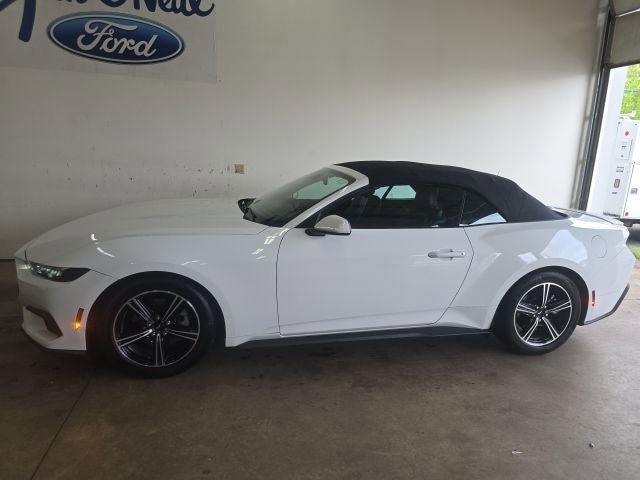 Used 2025 Ford Mustang Premium RWD image 27