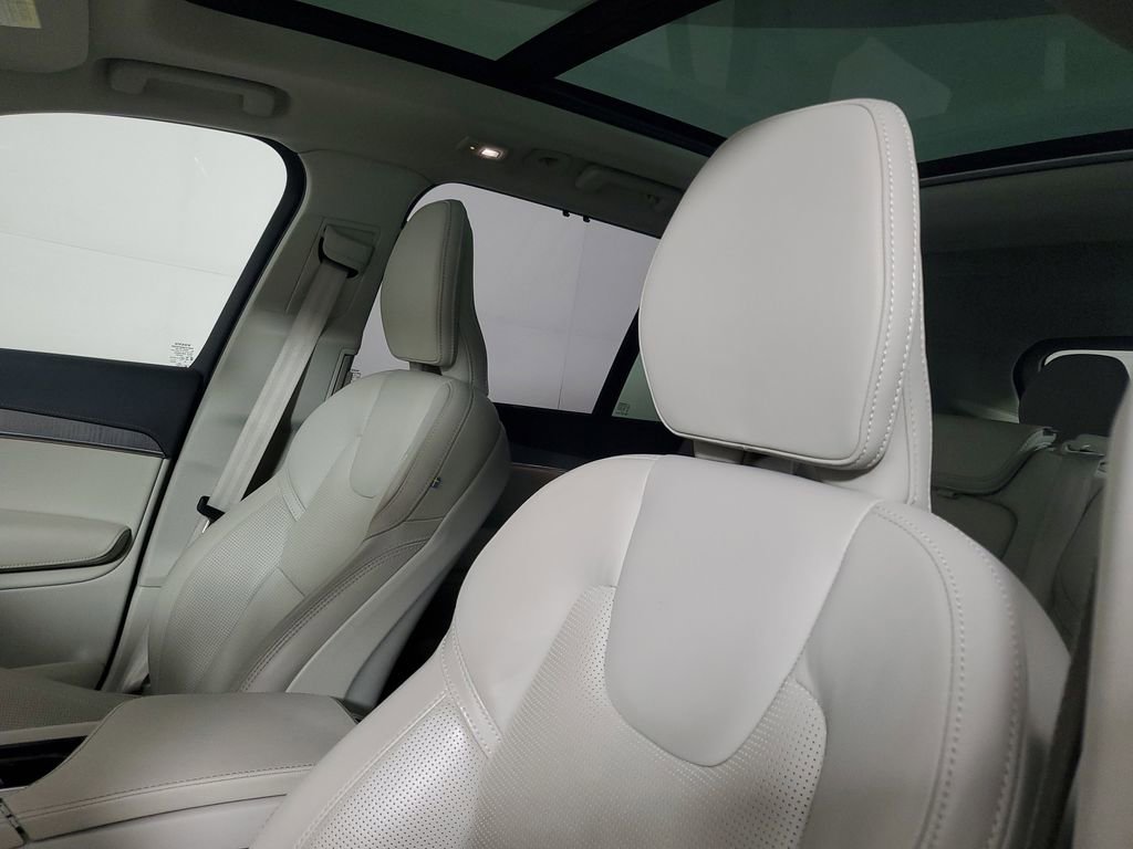 Certified 2025 Volvo XC90 B6 Ultra image 26