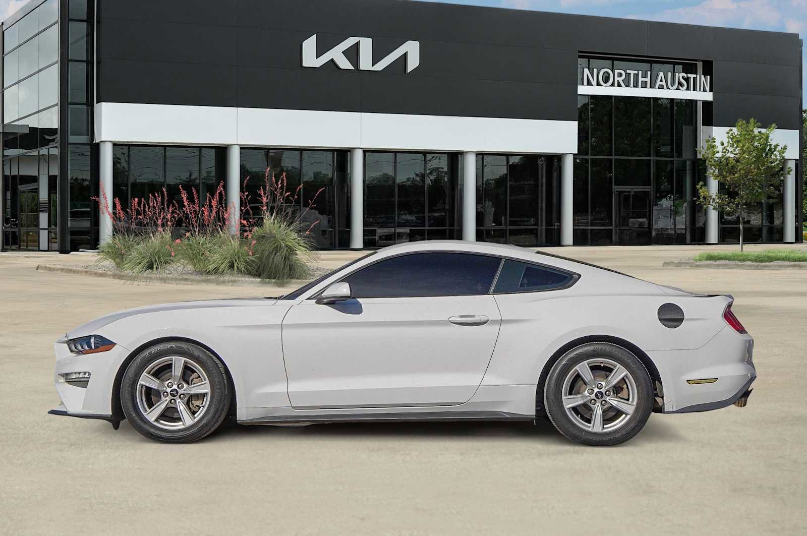 Used 2020 Ford Mustang Coupe image 4