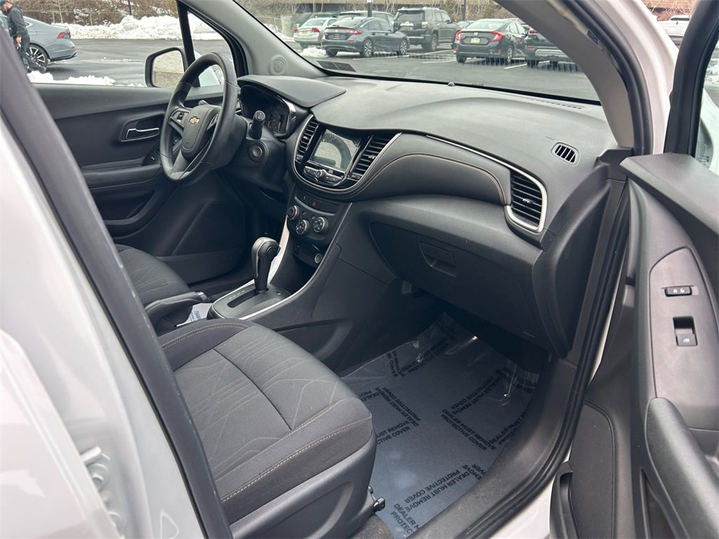Used 2017 Chevrolet Trax LT image 16
