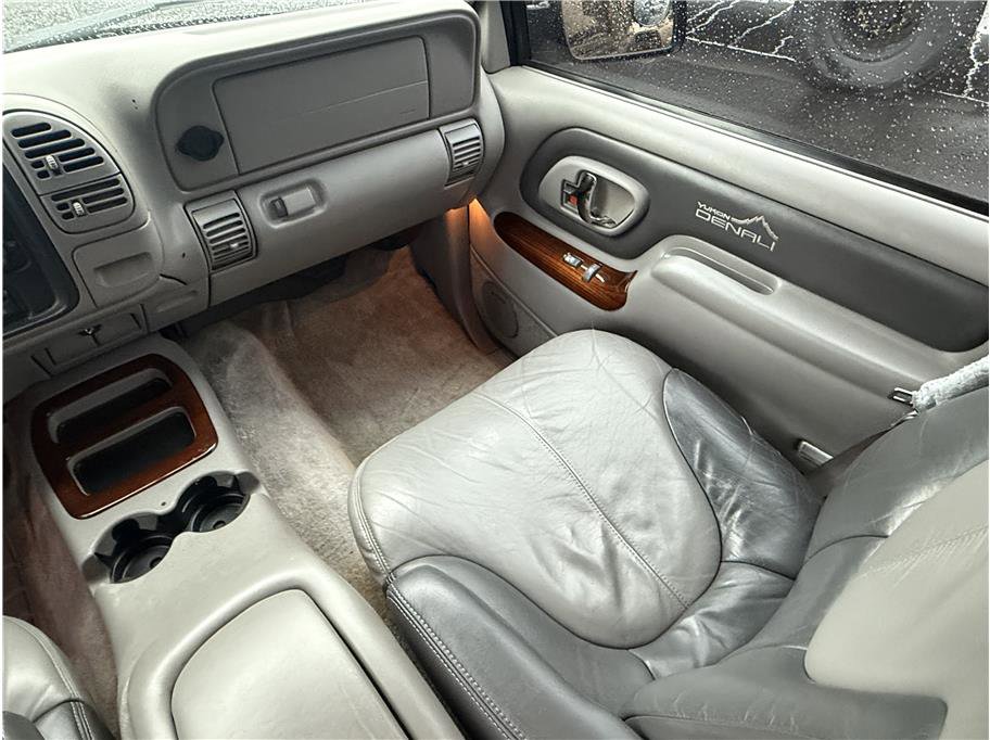 Used 1999 GMC Yukon Denali image 28