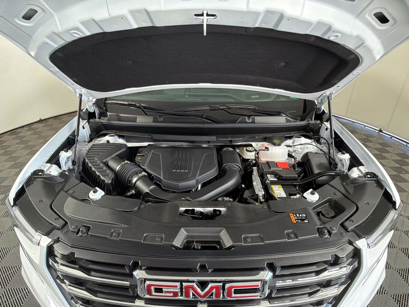 New 2026 GMC Acadia Elevation w/ LPO, Floor Liner Package FWD image 27