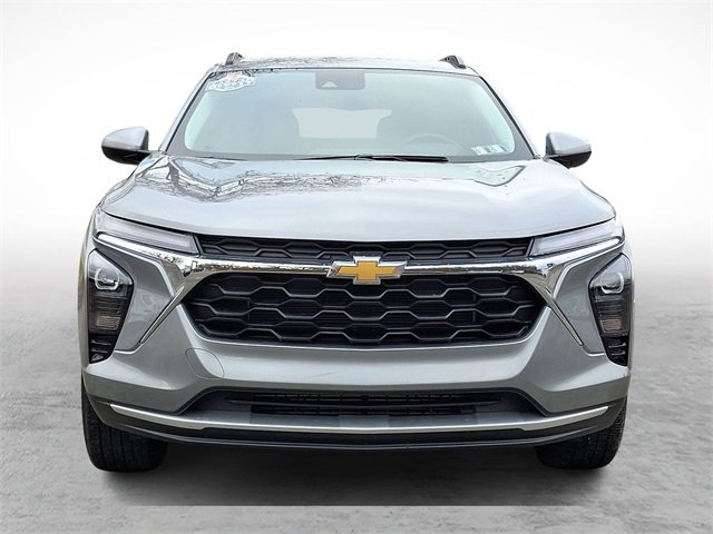 Used 2025 Chevrolet Trax LT w/ Driver Confidence Package image 2