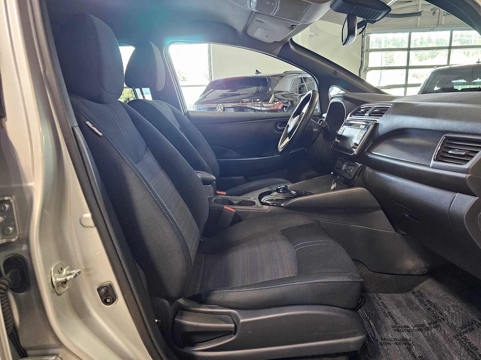 Used 2018 Nissan Leaf SV w/ SV Technology Package image 10