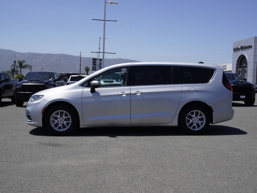 Certified 2023 Chrysler Pacifica Touring-L FWD image 7